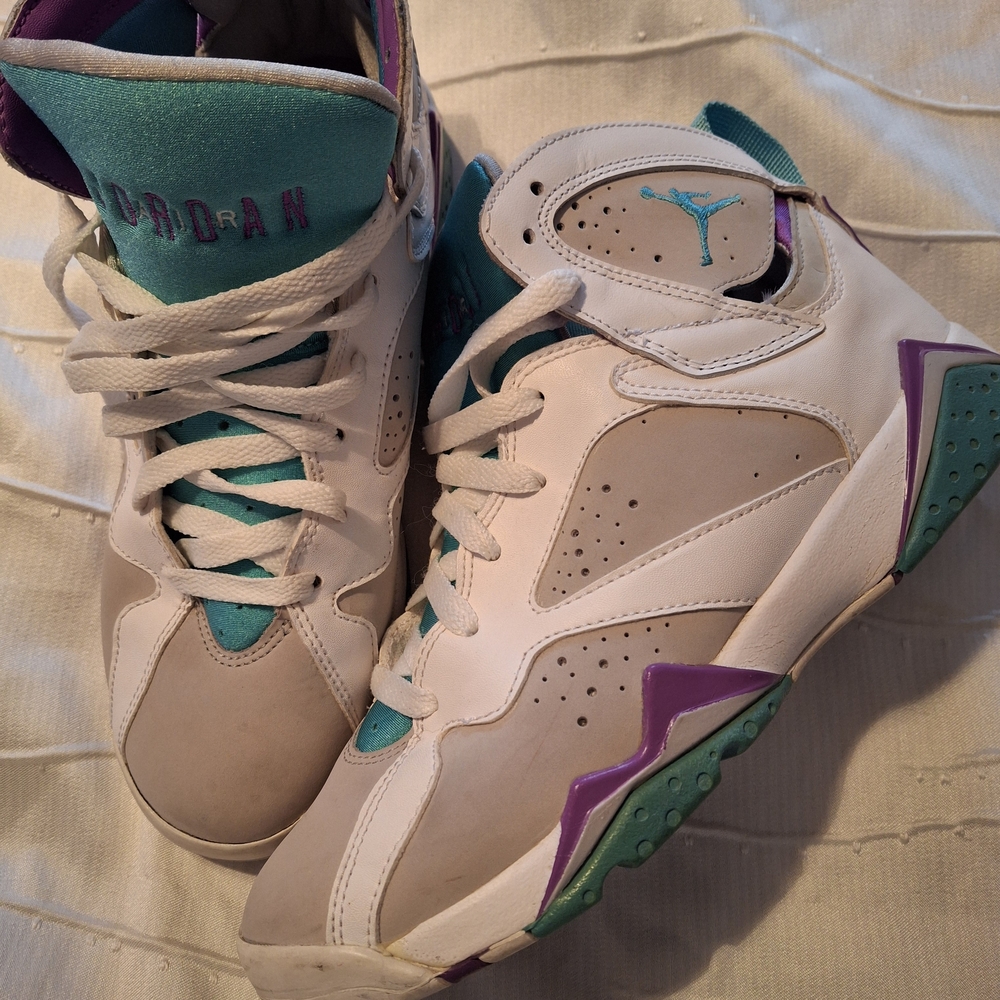 Jordan Women's White and Purple Sneakers